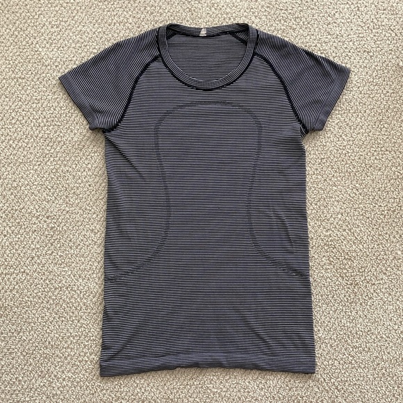 LULULEMON Swiftly Tech Short Sleeve Crew T-Shirt 6 Hyper Stripe Black Like New - Picture 1 of 10